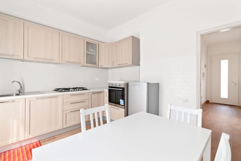 Apartment, 2 Bedrooms | Private kitchen | Fridge, microwave, oven, stovetop