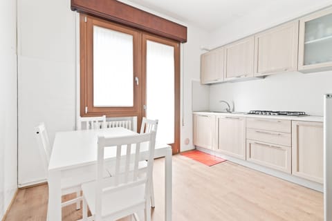 Apartment, 2 Bedrooms | In-room dining