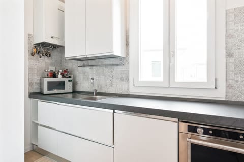 Apartment, 2 Bedrooms | Private kitchen | Fridge, microwave, oven, stovetop
