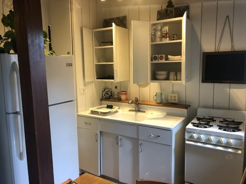 Full kitchen with all the supplies you need