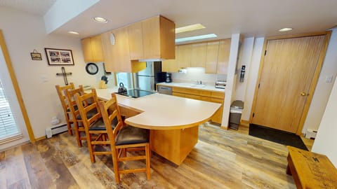 Fully Equipped Kitchen, Bar Seats 4 - Fully Equipped Kitchen, Bar Seats 4