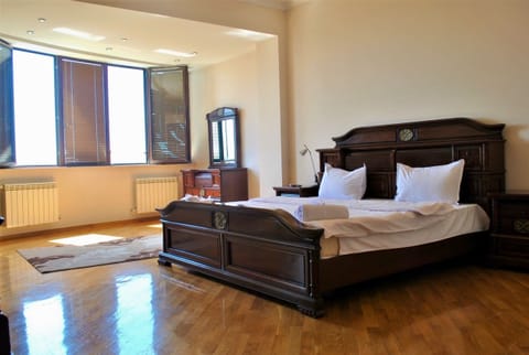Apartment | 3 bedrooms, iron/ironing board, rollaway beds, free WiFi