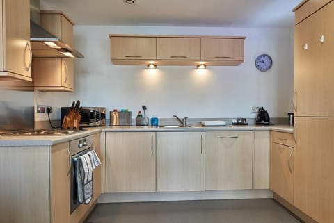 Clarence Court | Private kitchen | Fridge, microwave, oven, stovetop