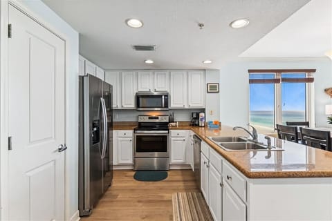 Modern Chef’s Kitchen