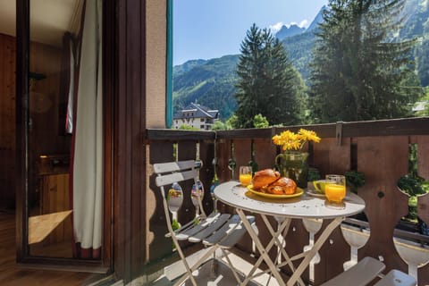 Very sunny balcony perfect for Al fresco dining