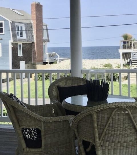 Front wrap around porch outside seating & dining.
A guest favorite!!!!!!!!