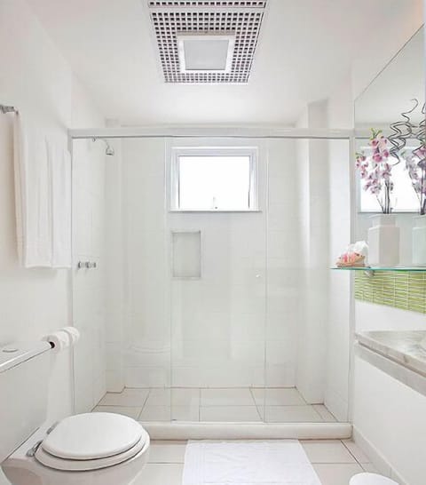 Superior Quadruple Room | Bathroom | Shower, bidet, towels, soap