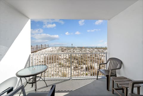 4 Island Shores 150 Balcony