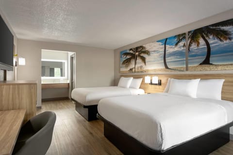 Room, 2 Queen Beds, Non Smoking | Hypo-allergenic bedding, individually decorated, individually furnished