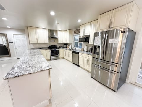 Fully equipped gourmet kitchen