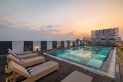 Outdoor pool, pool umbrellas