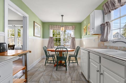 Everything you need to make meal time a bay breeze.