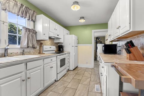 The Chef in your Family will love the well-stocked Kitchen.