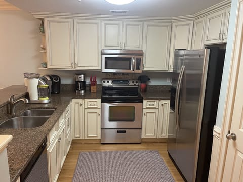 Latitude Adjustment 319 - Kitchen