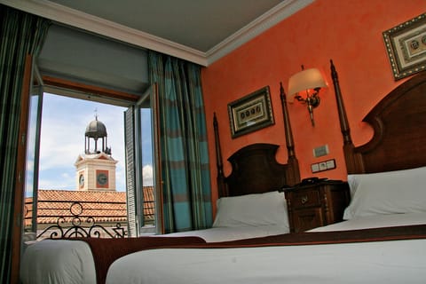 Hypo-allergenic bedding, in-room safe, individually furnished, desk