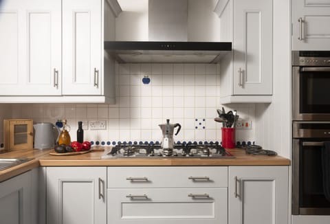 Adanac, Sennen Cove. Ground floor: The kitchen is superbly equipped with 6-burner hob, oven, fridge freezer, and dishwasher