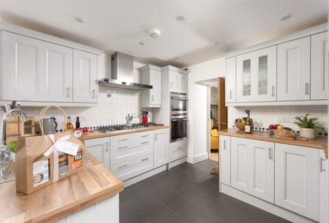 Adanac, Sennen Cove. Ground floor: Cook up delicious family dinners in the charming kitchen