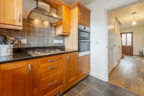 Porthia, Lelant. Ground floor: Cook up a feast