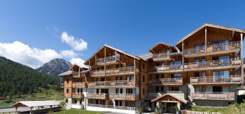 You will love to enjoy a relaxing vacation at this prime destination!