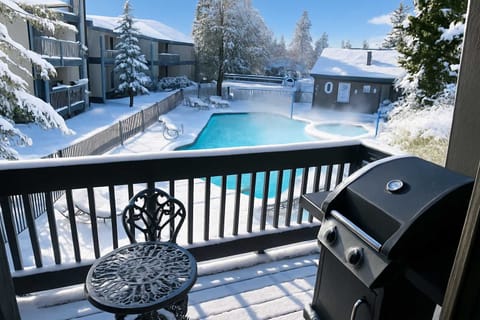 Beautiful view of pool and spa. Next to Lake.
