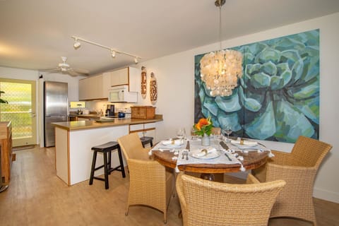 Additional counter seating for 2