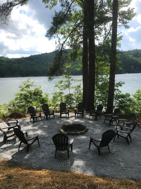 Lakeside fire pit just steps away from the dock and water's edge. Sunsets!!!