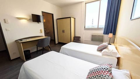 Basic Twin Room, 2 Twin Beds | Desk, free WiFi, bed sheets, wheelchair access