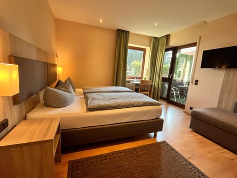 Double Room | Cribs/infant beds, rollaway beds, free WiFi
