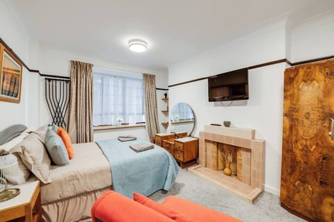 Charming Bedroom: Relax in a stylish retreat with vintage decor and gentle natural light!