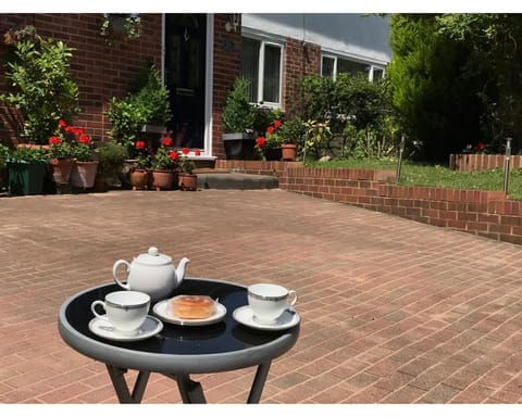 Comfort Apartment, Private Bathroom, Garden View (Queens Rd Rental: 3 Rooms) | Garden