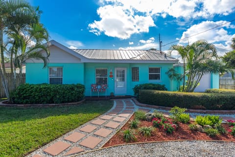 Coastal Karma Cottage's new landscaping and walkways welcome you!
