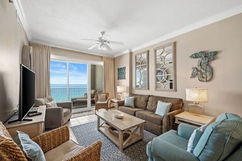 Living Room - Enjoy the view of the beautiful Gulf of America !!