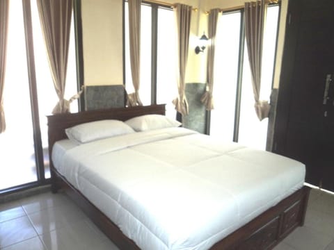 Double Room, Terrace | Desk, free WiFi, bed sheets