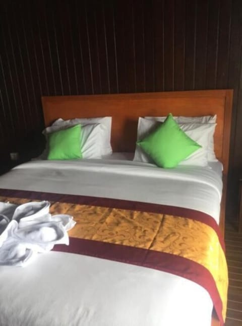 Laptop workspace, free WiFi