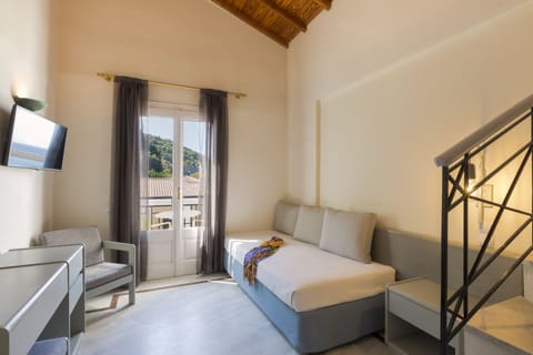 Duplex | In-room safe, iron/ironing board, free WiFi