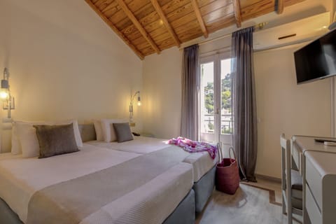 Duplex | In-room safe, iron/ironing board, free WiFi