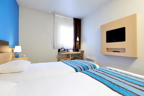 Standard Room, 2 Twin Beds | Desk, blackout drapes, soundproofing, iron/ironing board