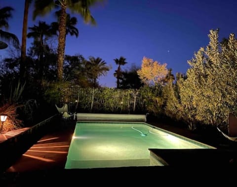 Night swimming is heavenly 💦