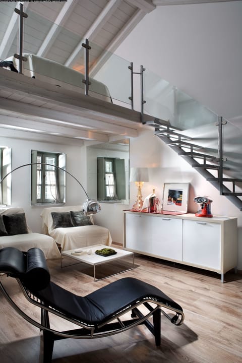 Junior Suite | Living area | TV