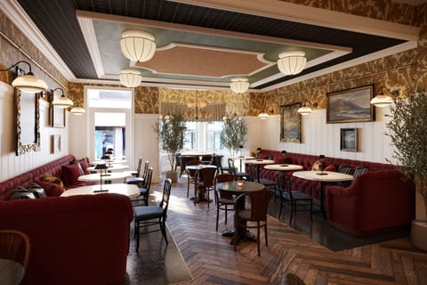 Free daily full breakfast