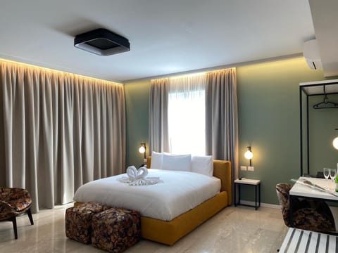 Executive Double Room | In-room safe, desk, soundproofing, free WiFi