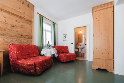 Family Room | Blackout drapes