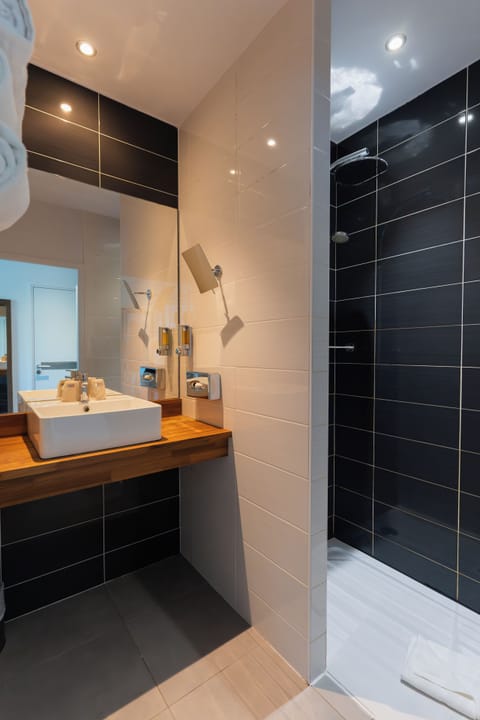 Exclusive Room, 1 Queen Bed, Non Smoking (Twin bed on request;with Sofabed) | Bathroom | Shower, free toiletries, hair dryer, towels