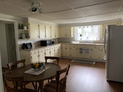 Kitchen/Dining Area