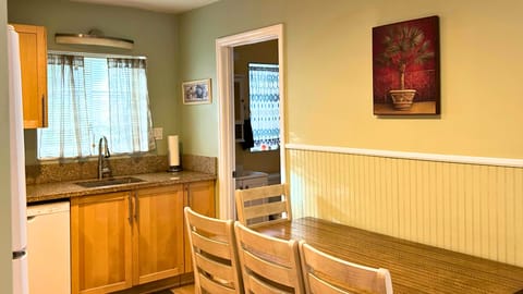 ssentials: Stocked with basic cookware and dishes for meal prep.