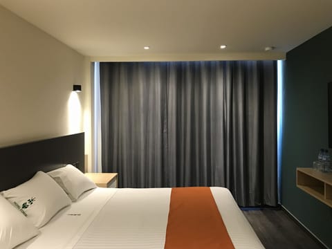 Premium Room | In-room safe, desk, laptop workspace, blackout drapes