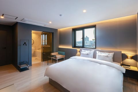 Standard Double Room | Minibar, desk, soundproofing, free WiFi