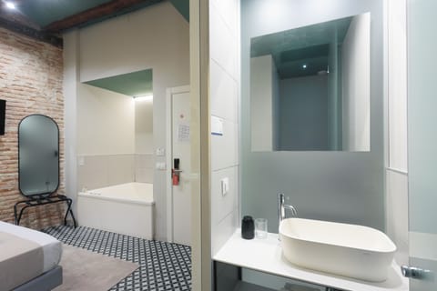 In-room safe, desk, free WiFi, bed sheets