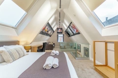 Memorabilia | Individually furnished, laptop workspace, soundproofing, free WiFi