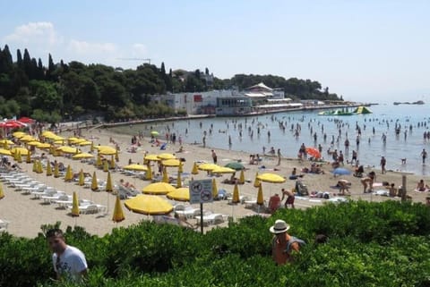 Beach nearby, beach cabanas, sun loungers, beach umbrellas